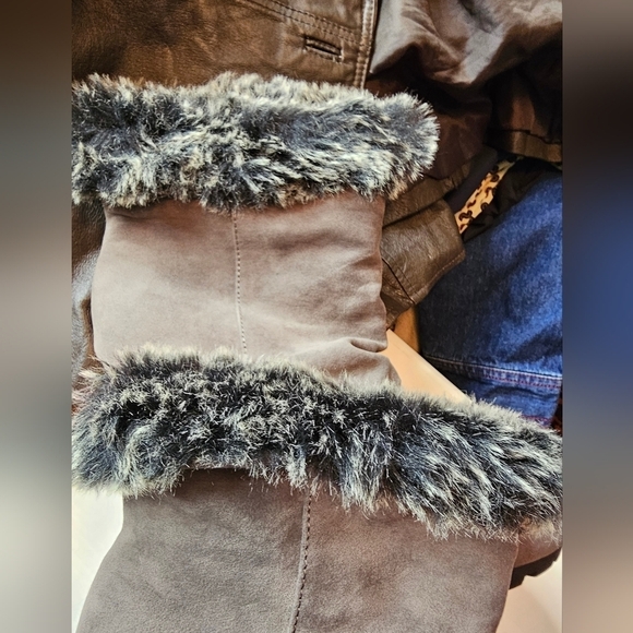 FASHIONABLE WOMAN STEVE MADDEN GRAY HIDDEN PLATFORM  ANKLE BOOTIES SIZE 11 - Picture 6 of 10